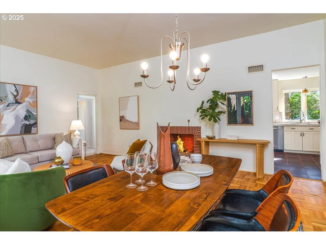 Photo of 589 RIDGEWAY RD