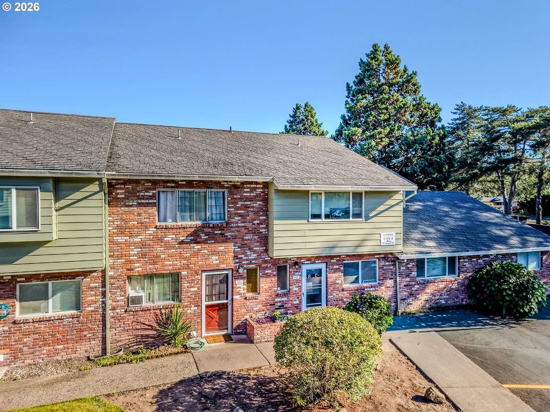 Photo of 1802 NE HOGAN DR