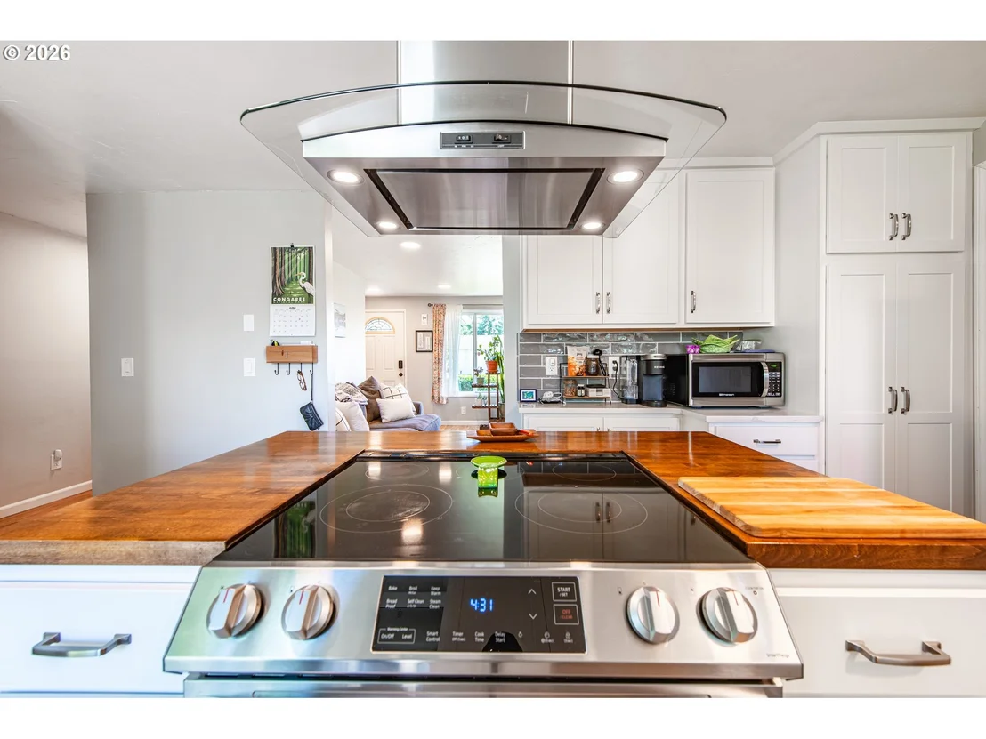 Photo of 5621 CODY AVE