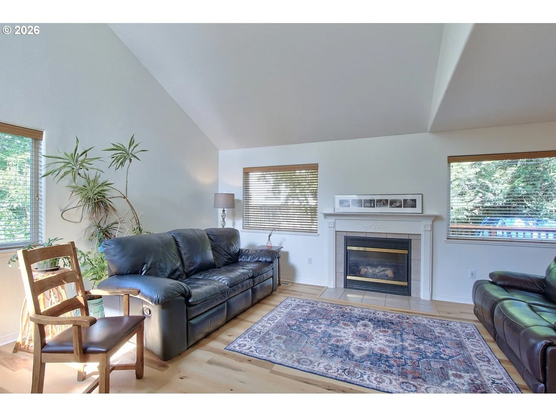 Photo of 469 HARRIS LN