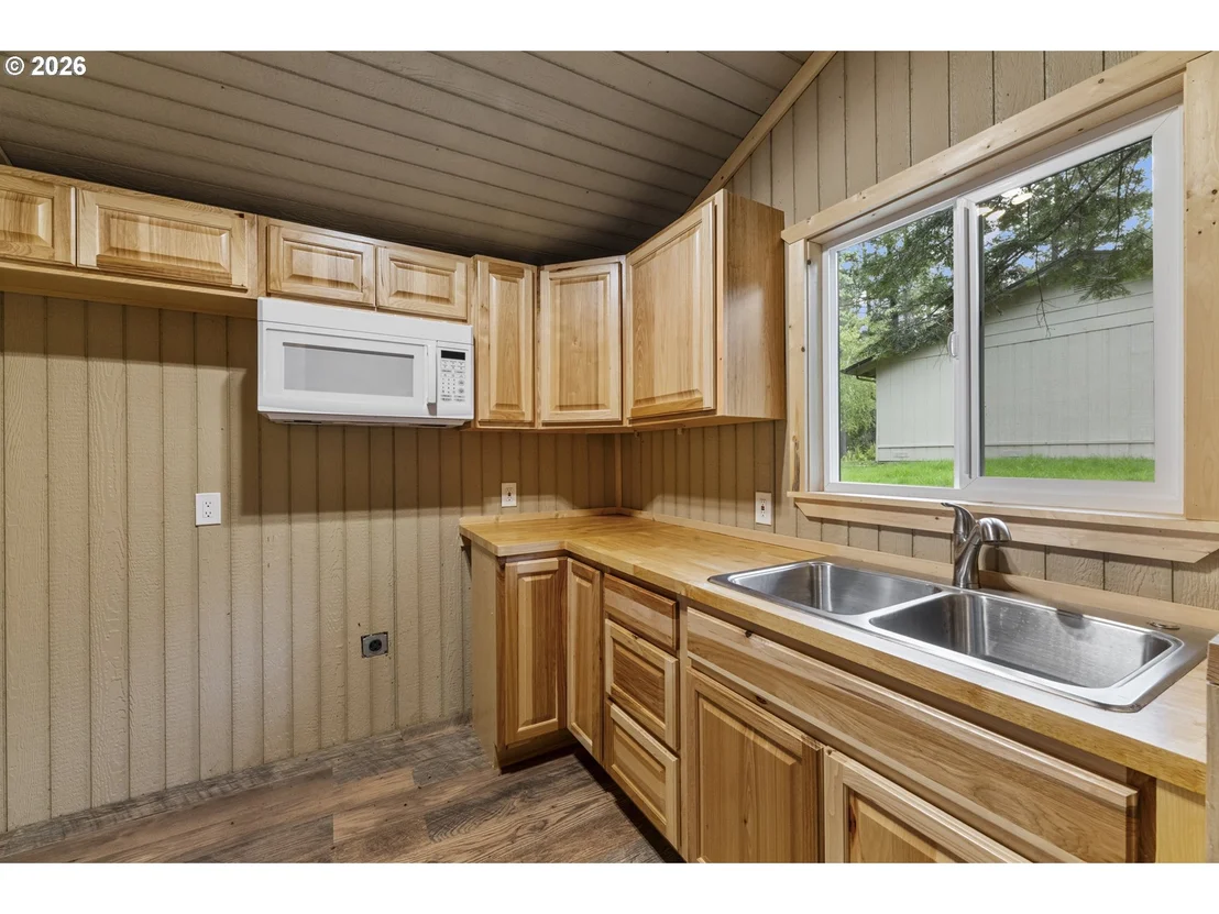 Photo of 135 ROLLING HILLS DR