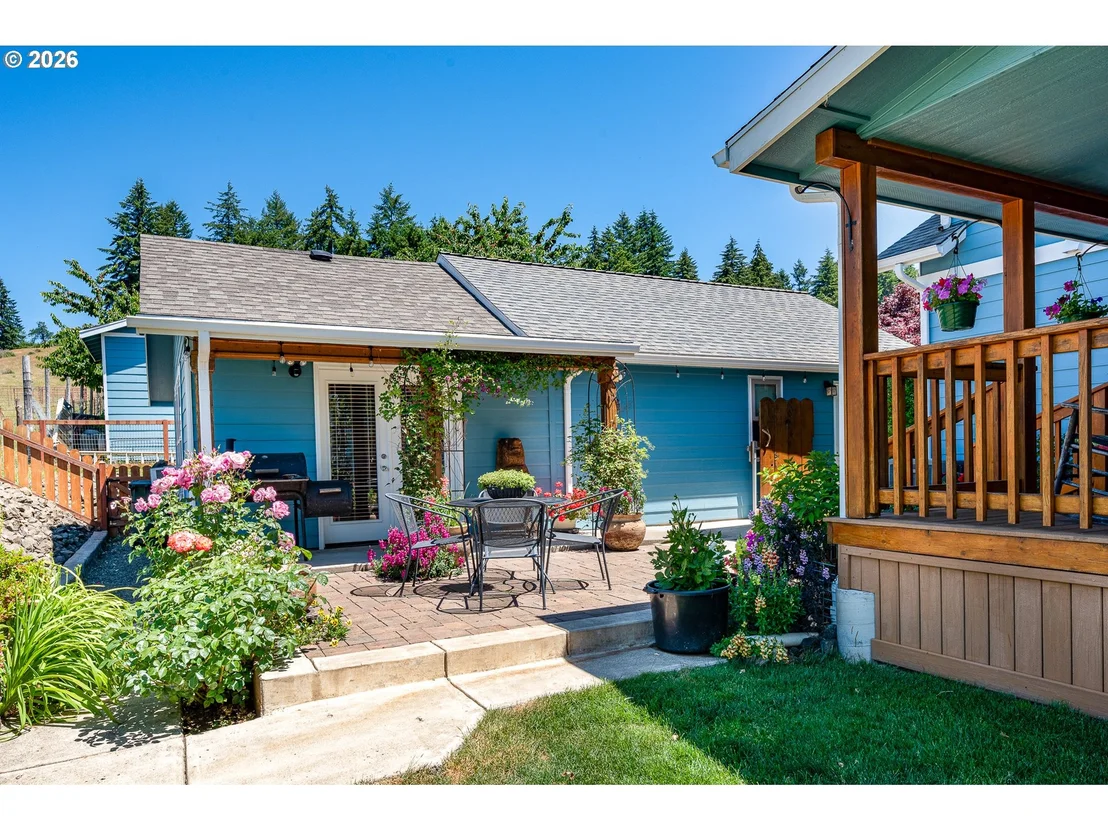Photo of 384 EDGEVIEW DR