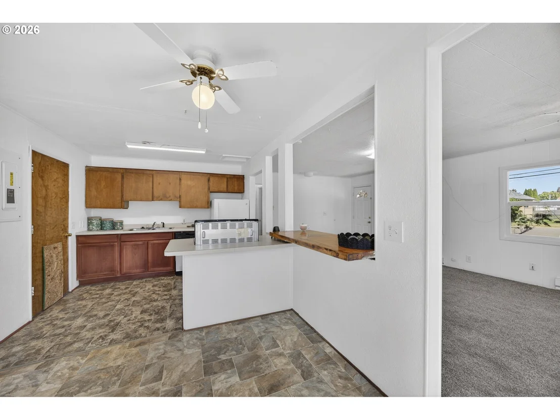Photo of 1025 N LAKE RD