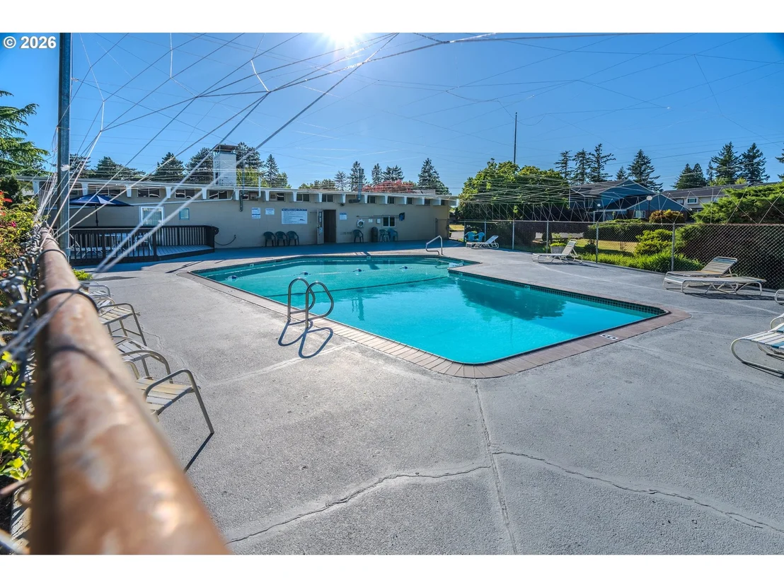 Photo of 1802 NE HOGAN DR