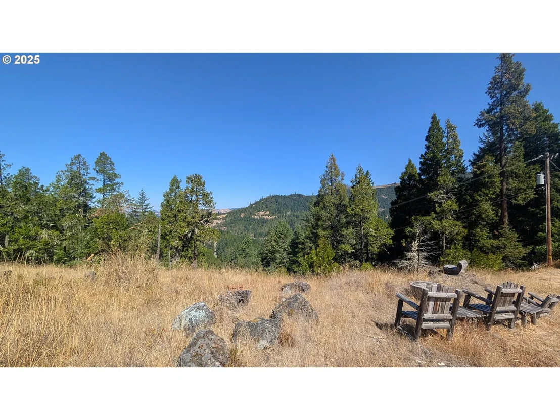 Photo of 900 OLD CABIN DR