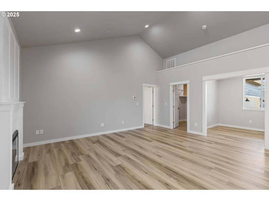 Photo of 664 BROOKS LOOP