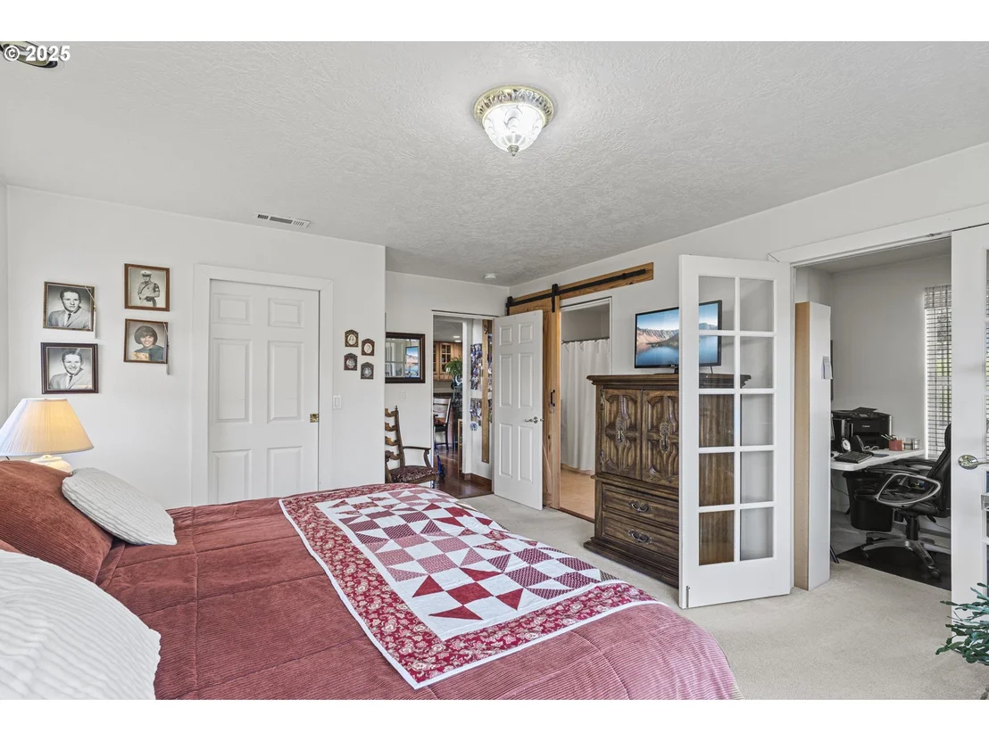 Photo of 889 H AVE
