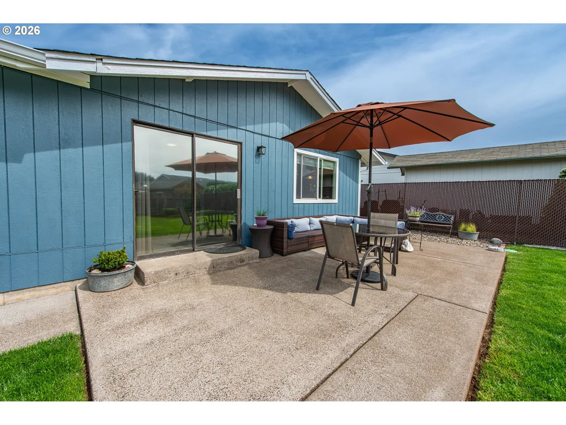 Photo of 1121 CEDAR PL