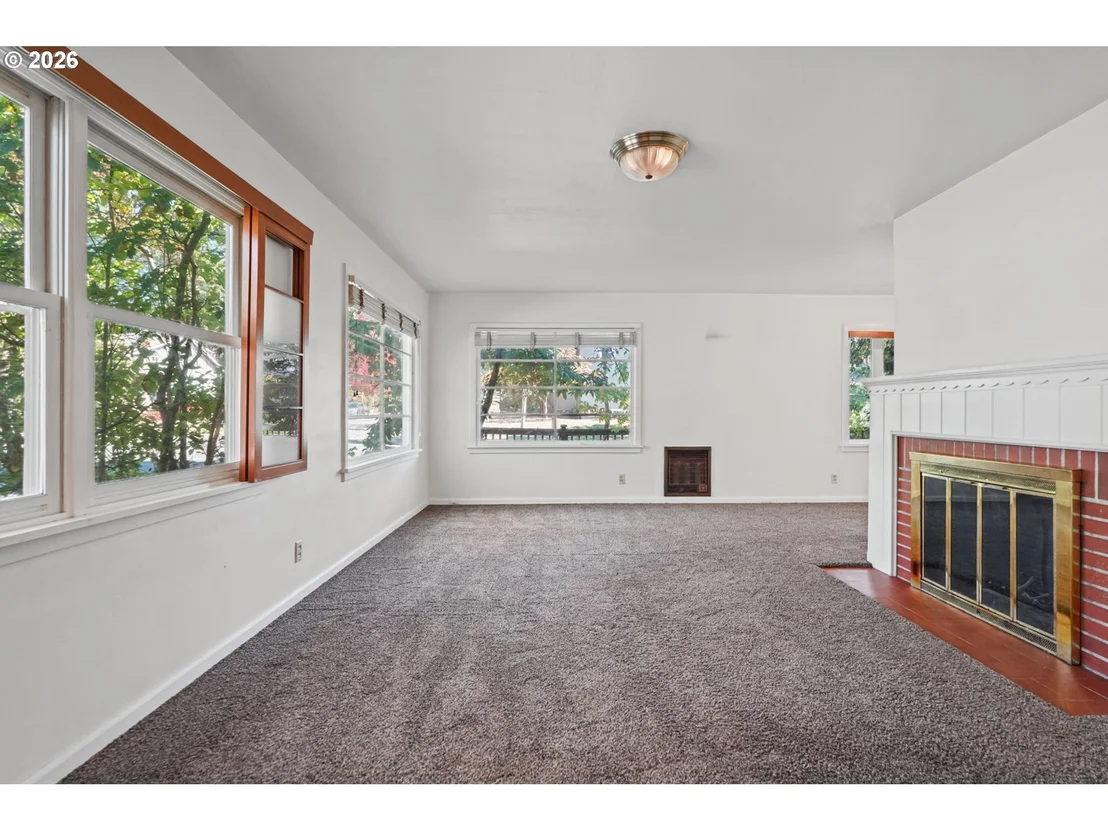Photo of 890 E 22ND AVE