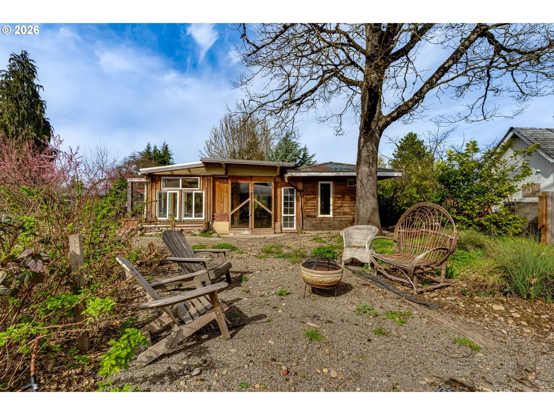 Photo of 111 HOLEMAN AVE
