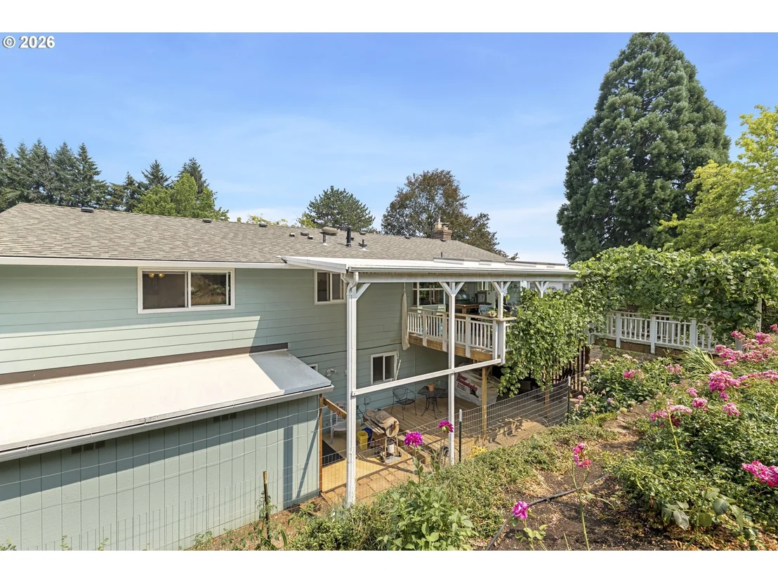 Photo of 192 NW CANYON DR