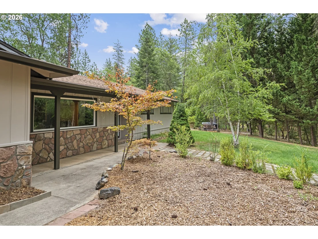Photo of 135 ROLLING HILLS DR