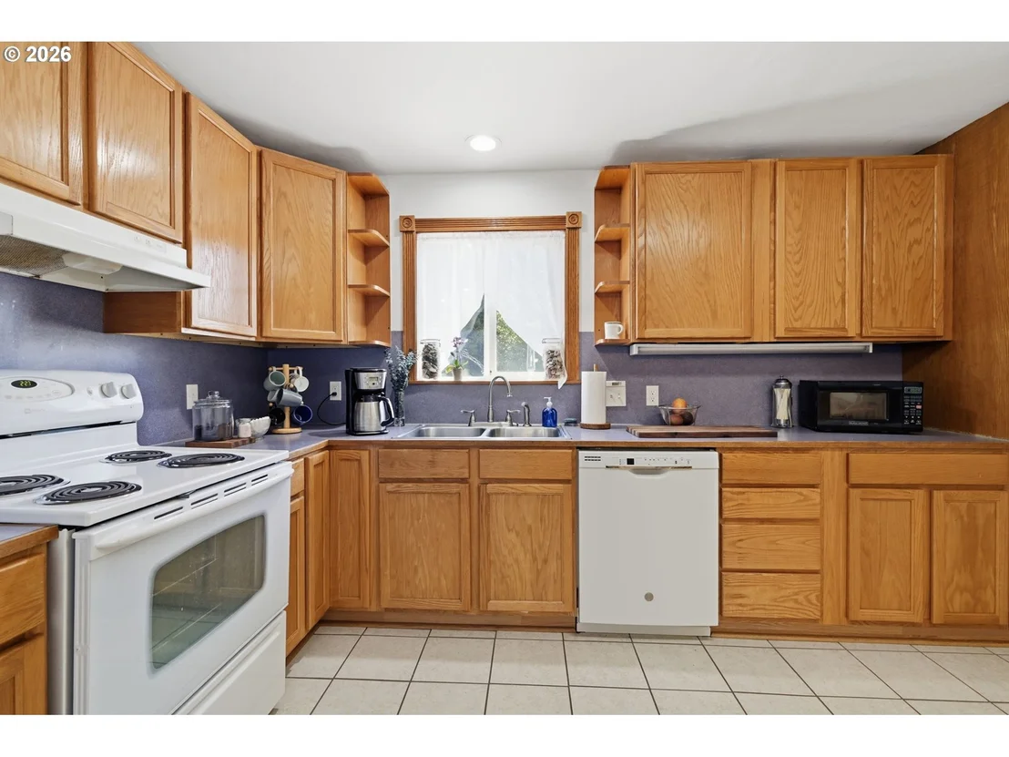 Photo of 1385 PARKER ST