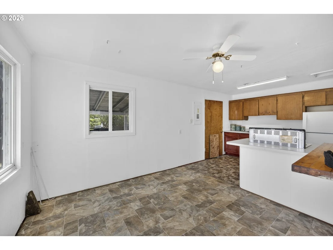 Photo of 1025 N LAKE RD