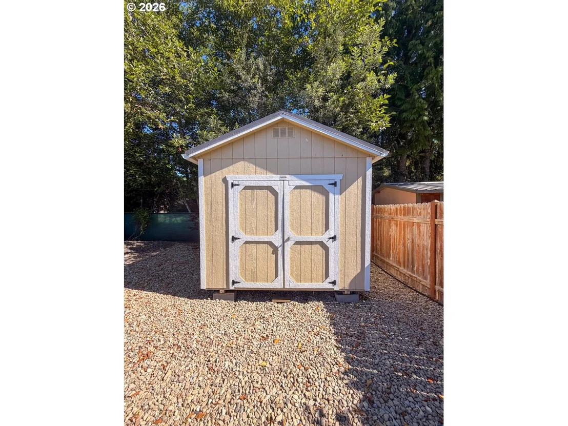 Photo of 1060 CEDAR LOOP