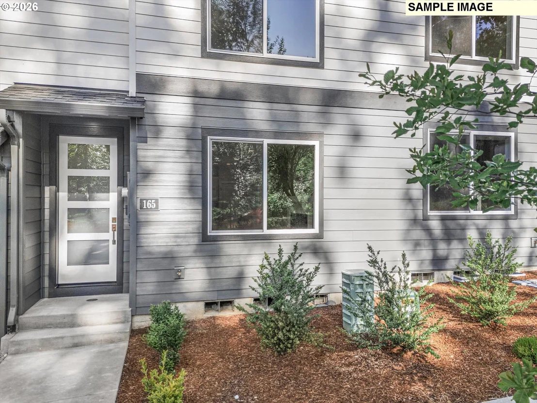 Photo of 153 NW MAWRCREST AVE