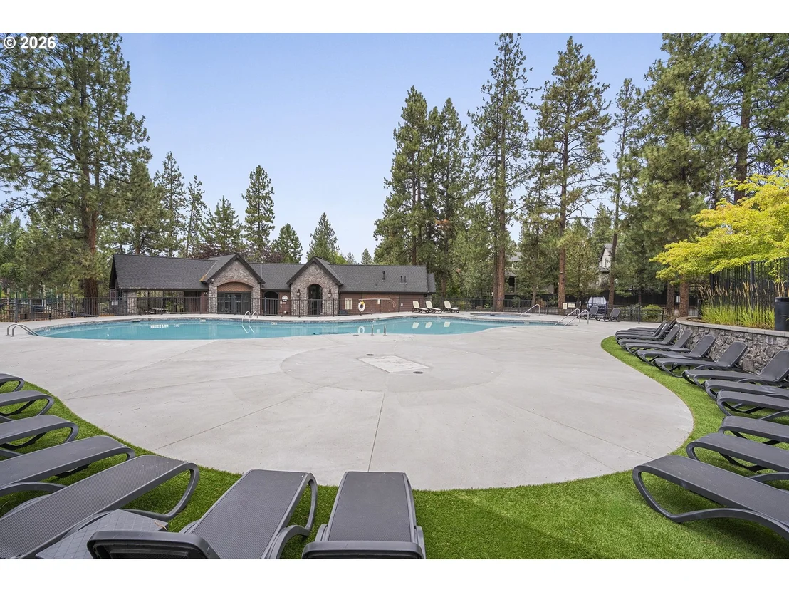 Photo of 60439 HEDGEWOOD LN