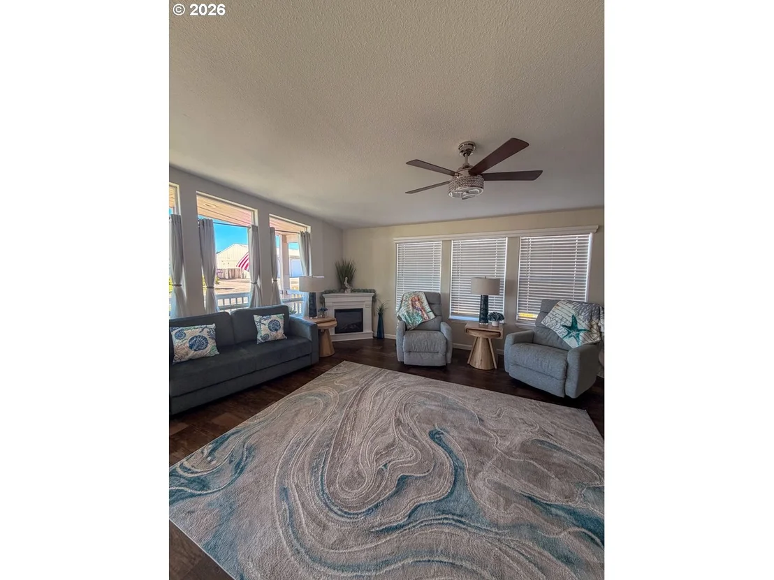 Photo of 1060 CEDAR LOOP
