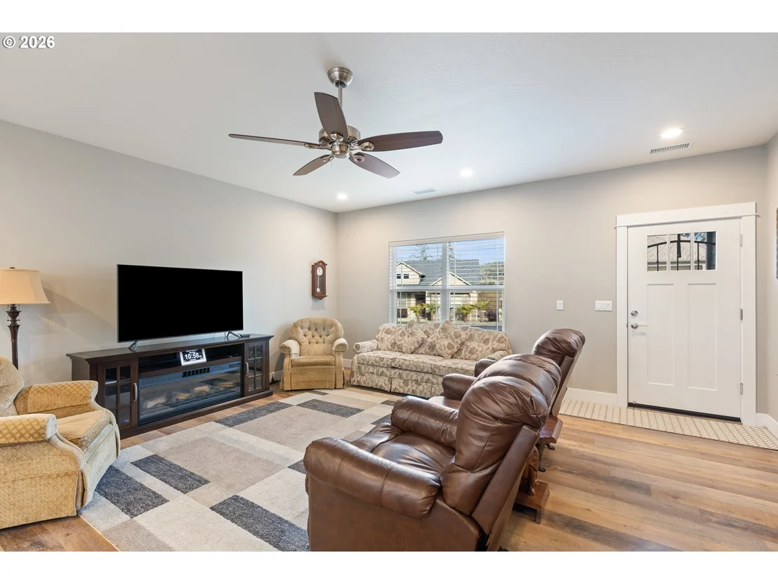 Photo of 582 FAIRWAY ESTATES DR