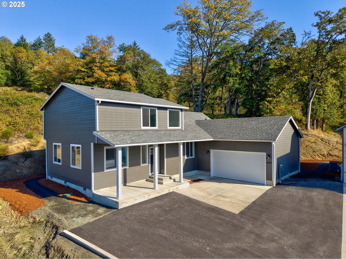 Photo of 664 BROOKS LOOP