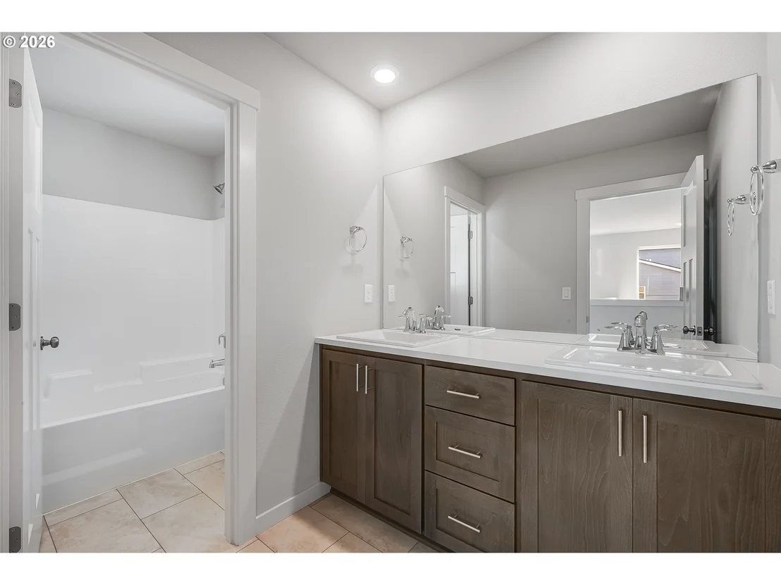 Photo of 955 Legacy ST