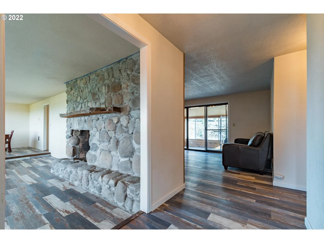 Photo of 33530 MOUNT TOM DR