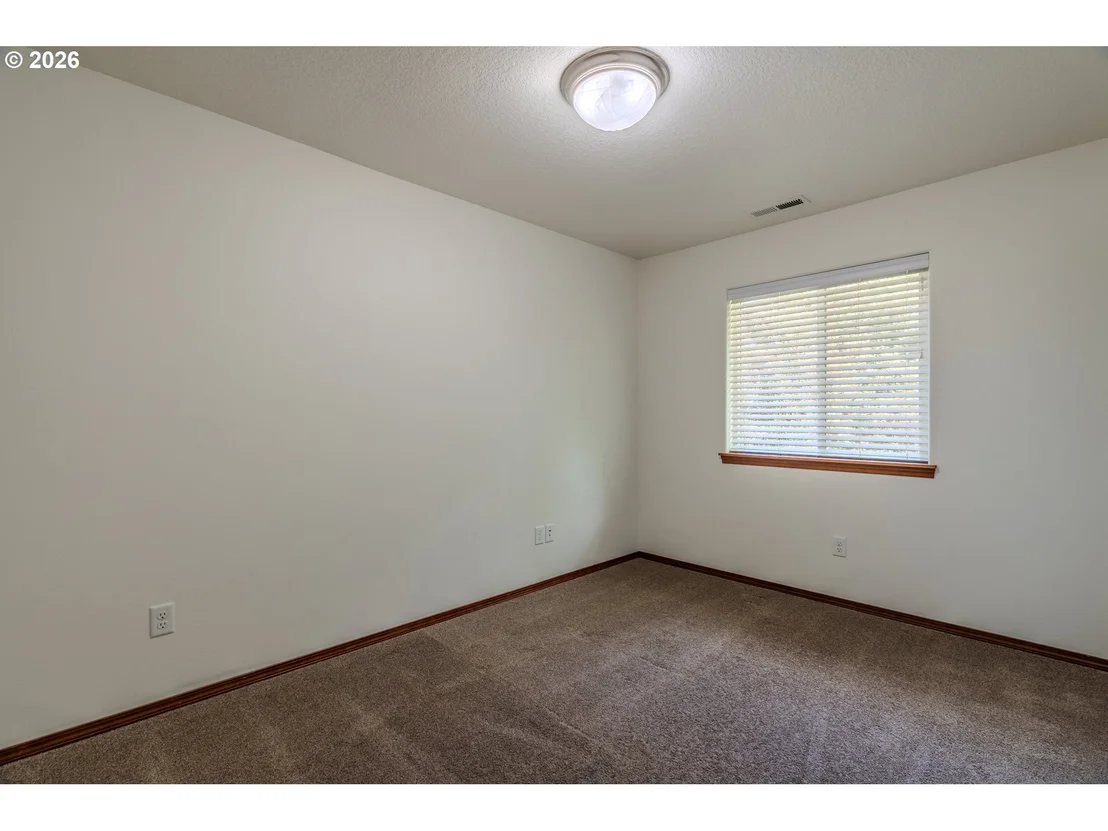 Photo of 2013 NW BELLA VISTA DR