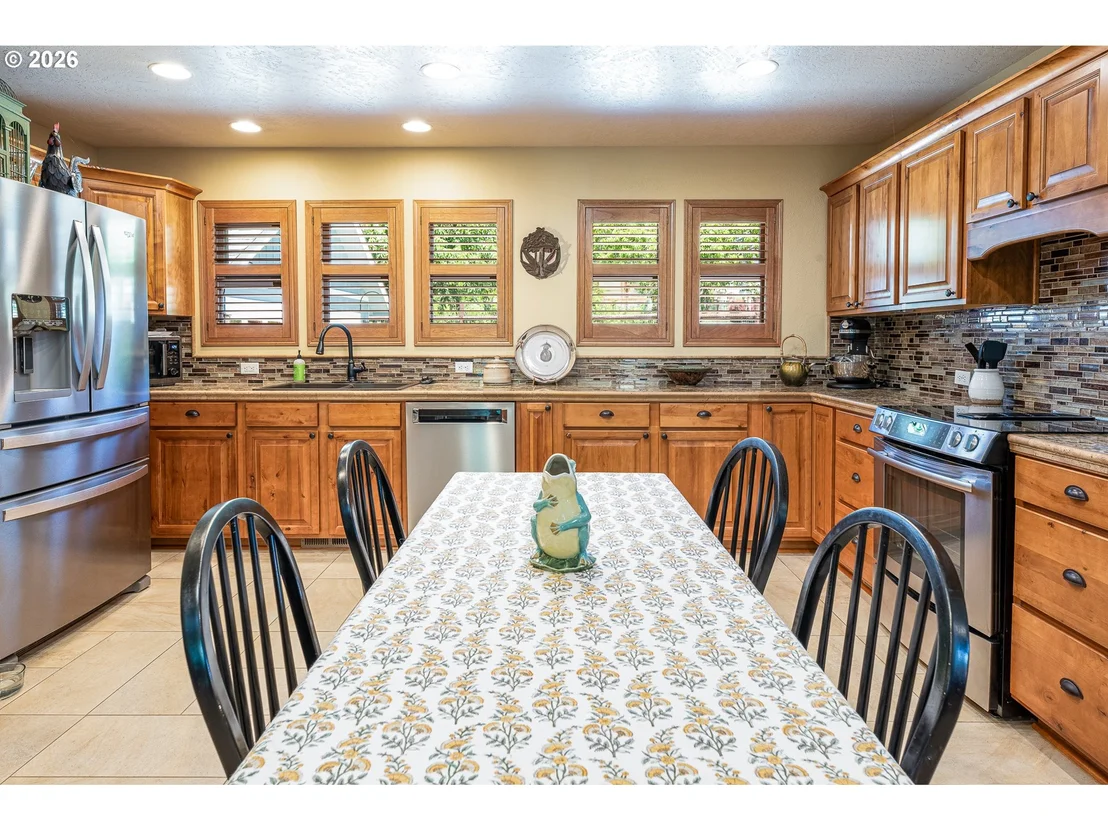 Photo of 384 EDGEVIEW DR