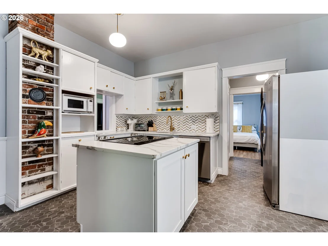 Photo of 655 MONROE ST