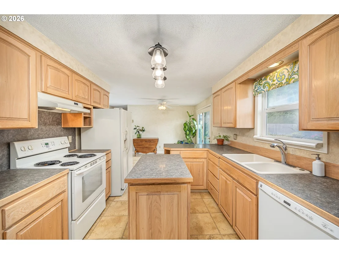 Photo of 6111 THURSTON RD