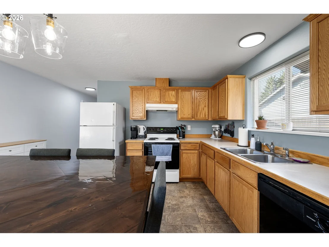 Photo of 850 E BENJAMIN AVE