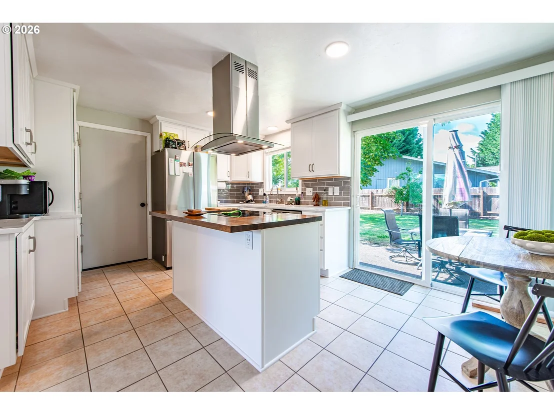 Photo of 5621 CODY AVE
