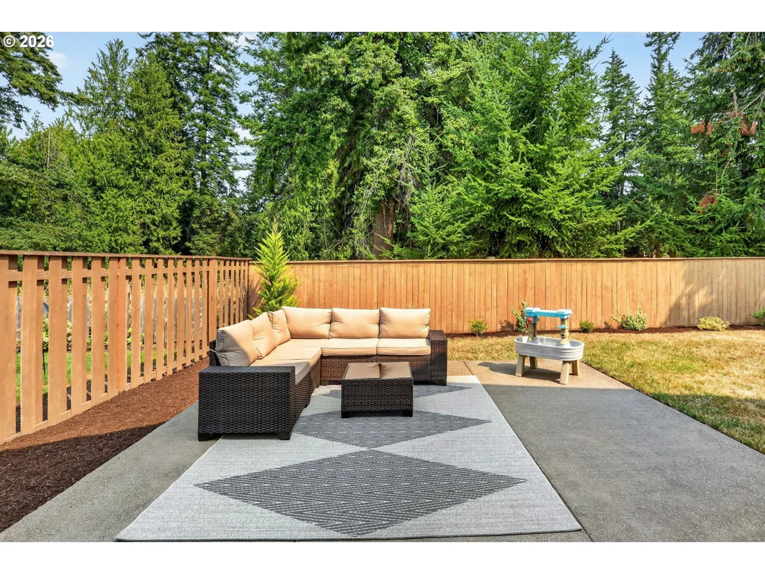 Photo of 1094 NE REGAN HILL LOOP