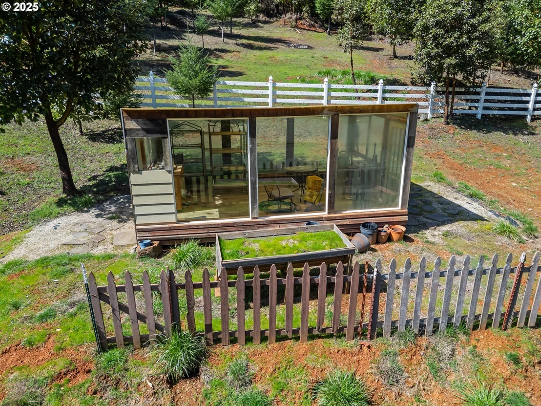 Photo of 520 BRIMSTONE RD