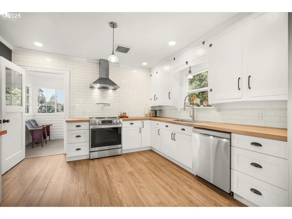 Photo of 122 ROCK ST