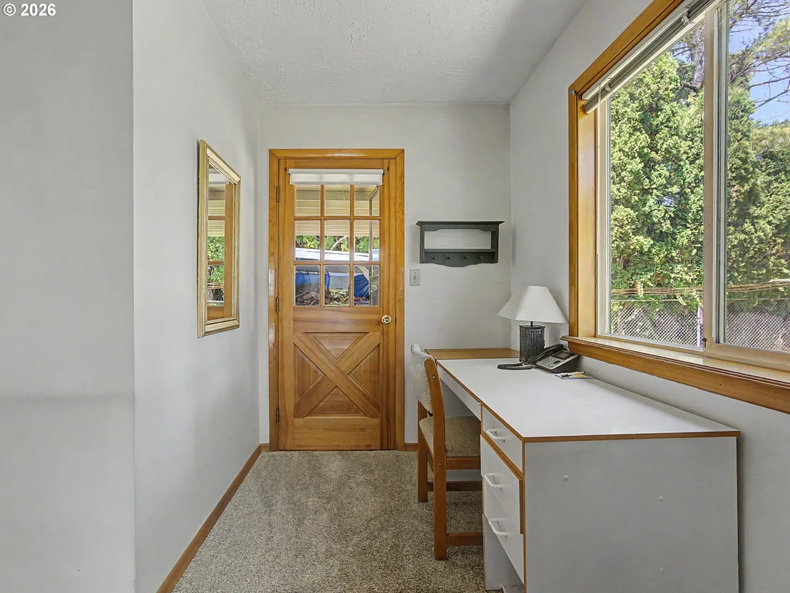 Photo of 250 SE JUNIPER AVE