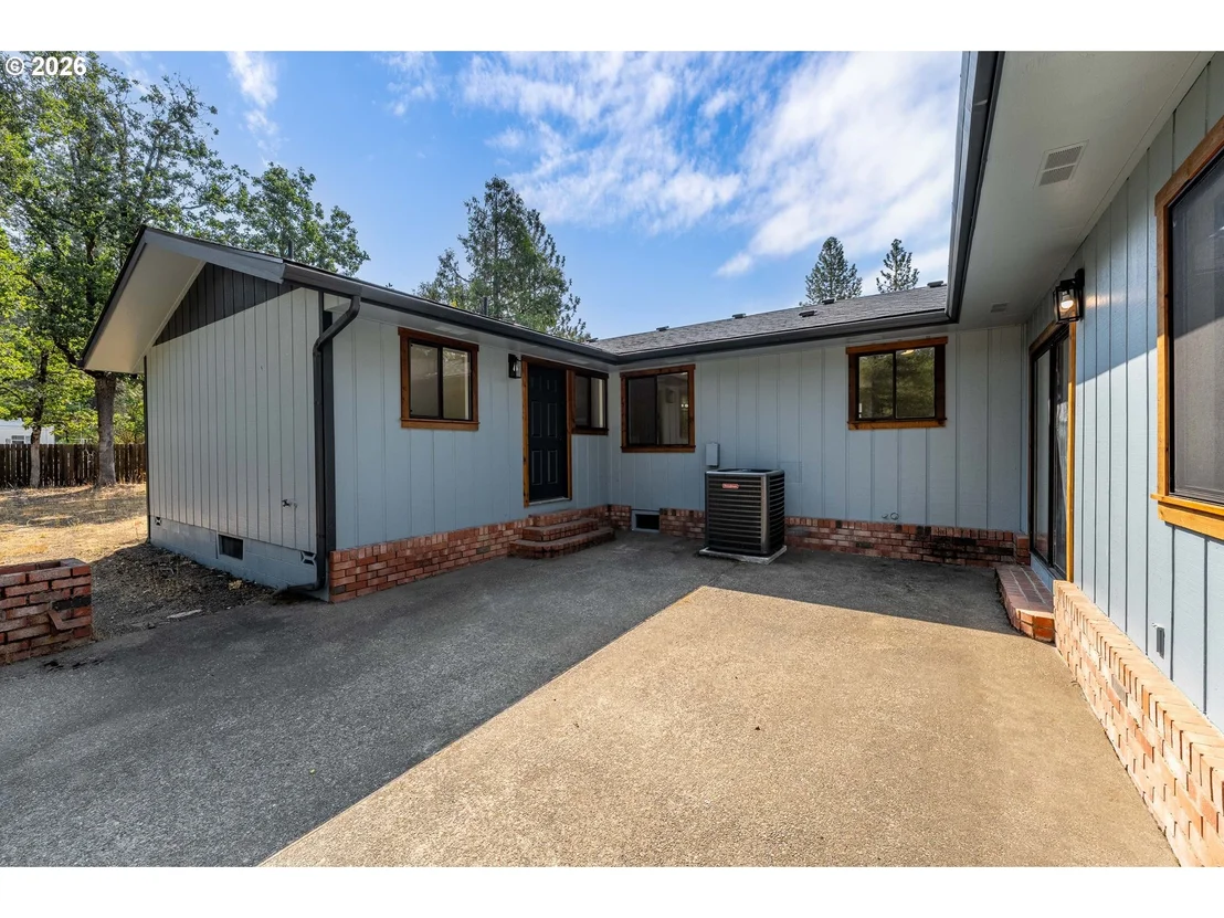 Photo of 222 SHADYWOOD DR