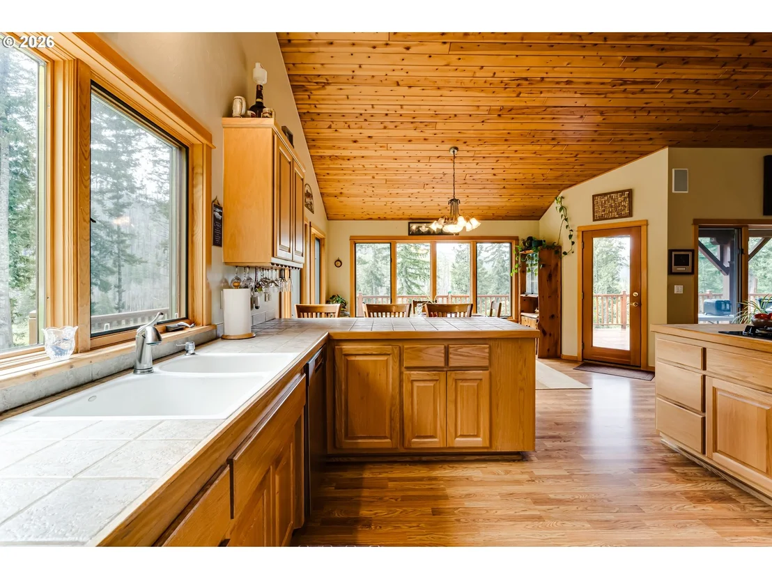 Photo of 49985 MCKENZIE HWY