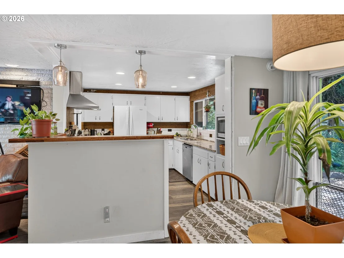 Photo of 390 HUNINGTON AVE