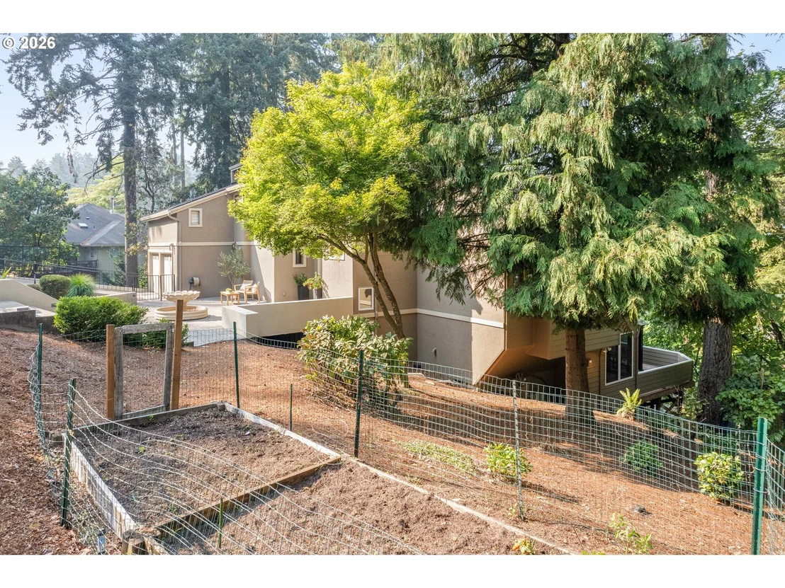 Photo of 3965 SPRING BLVD