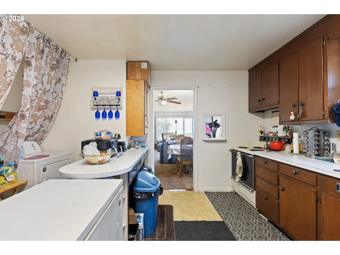 Photo of 311 SE GRAPE AVE