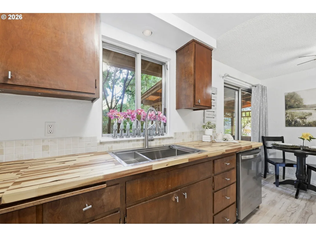 Photo of 2250 W IRWIN WAY