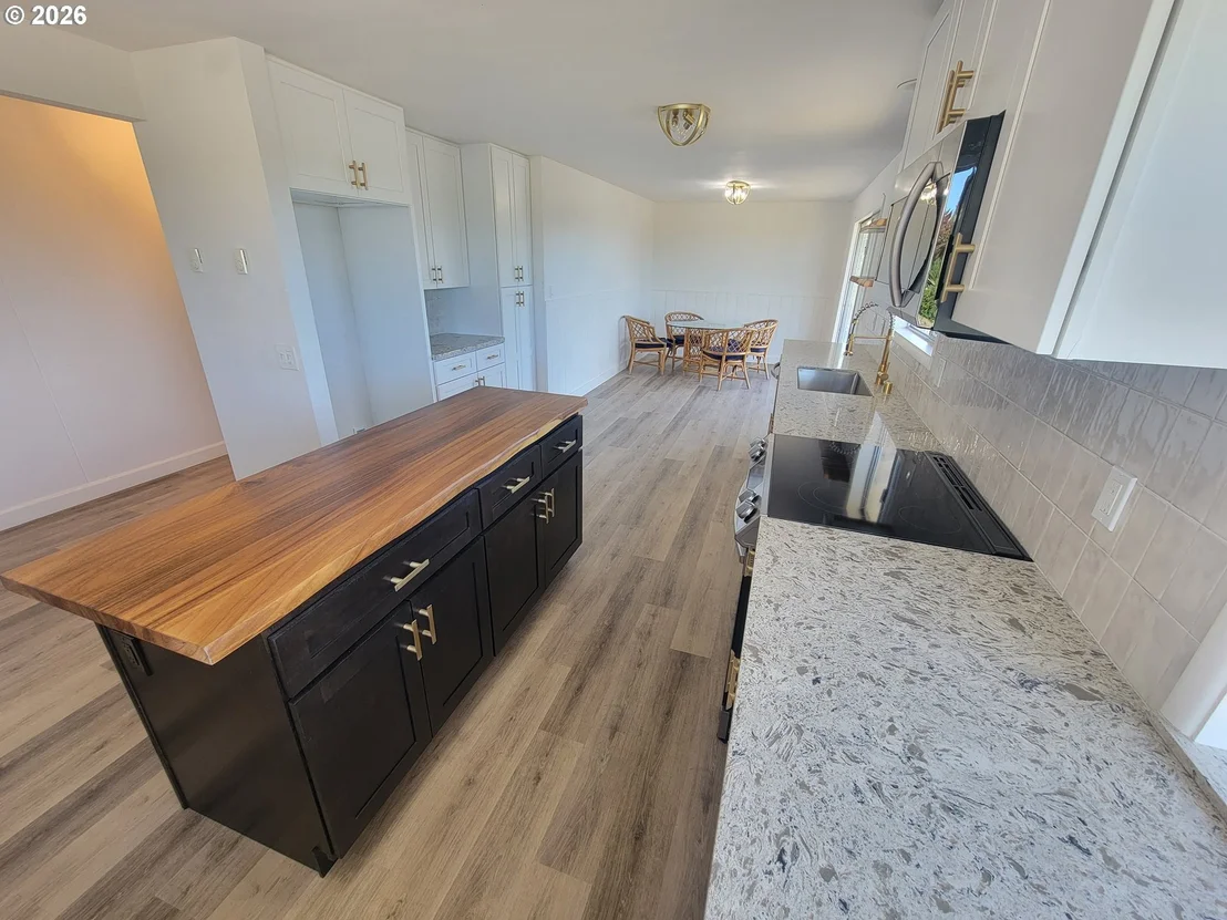 Photo of 2460 W 21ST AVE