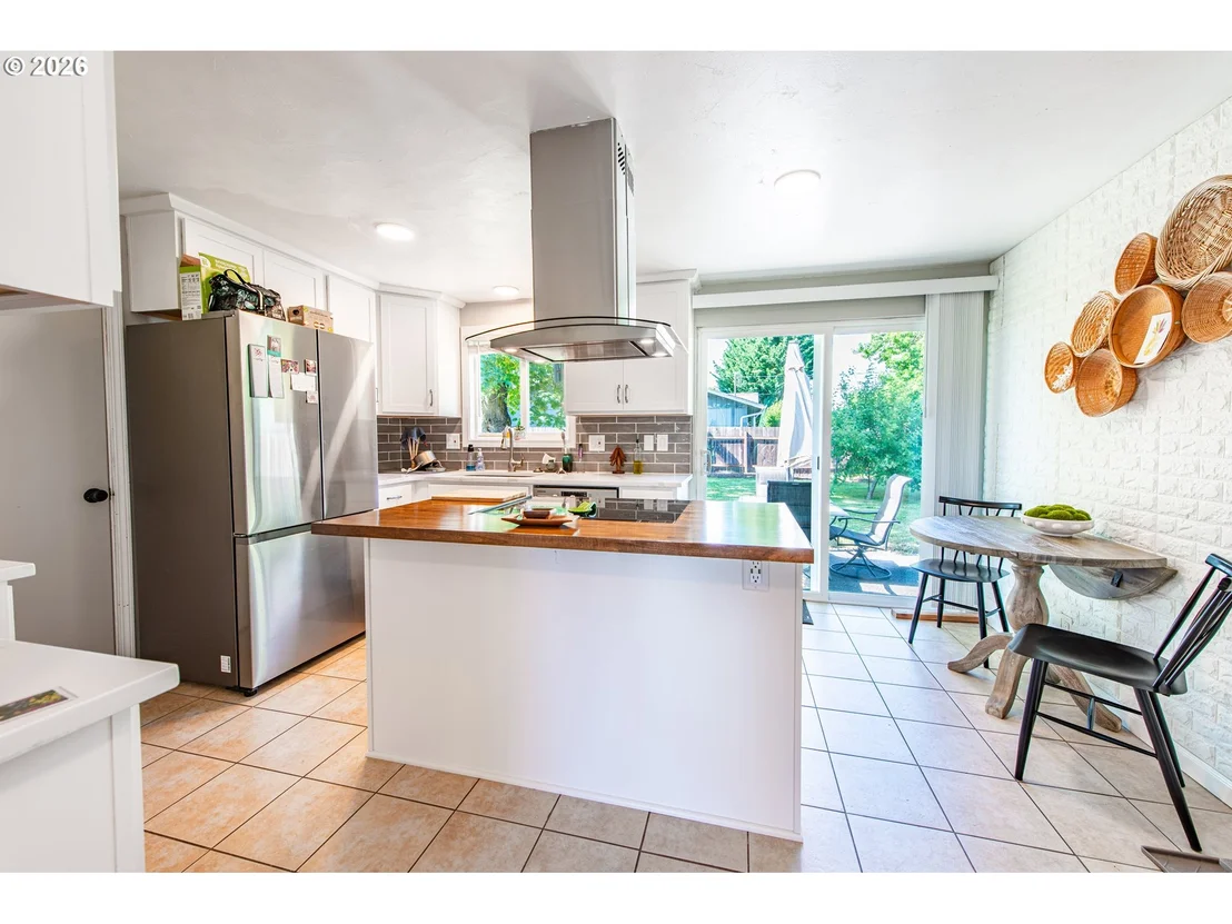 Photo of 5621 CODY AVE