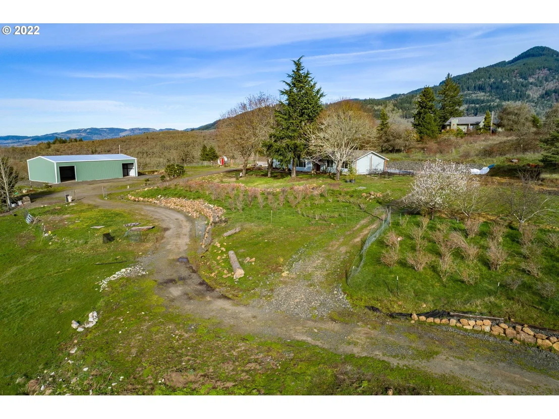Photo of 33530 MOUNT TOM DR