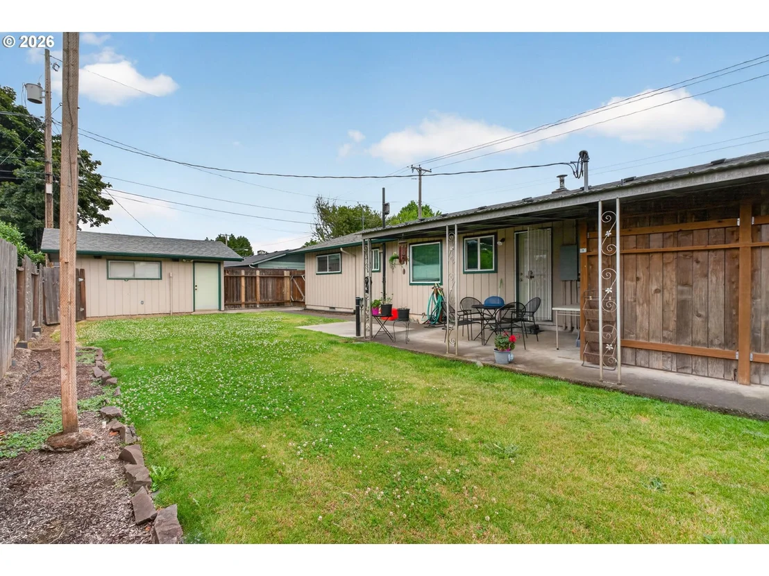 Photo of 447 MAXWELL RD