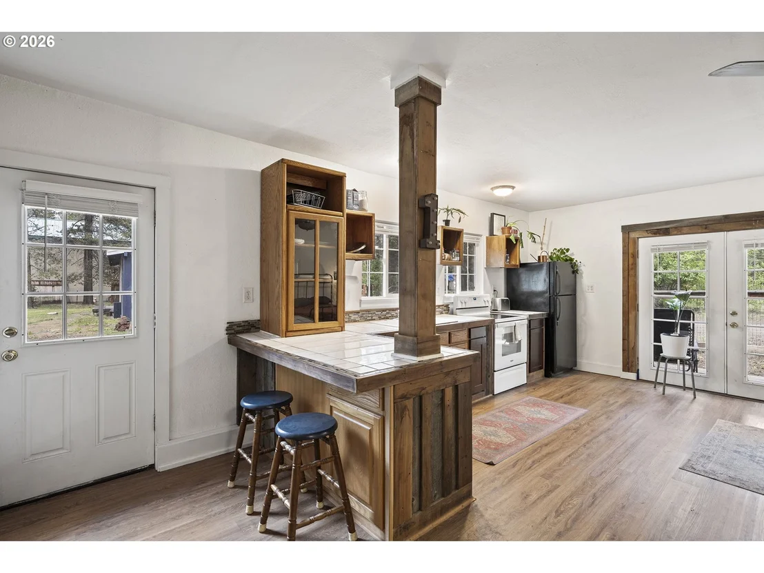 Photo of 16024 LEONA LN