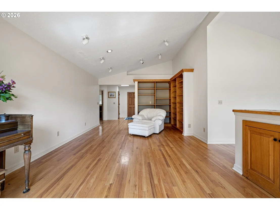 Photo of 84 GREEN LN