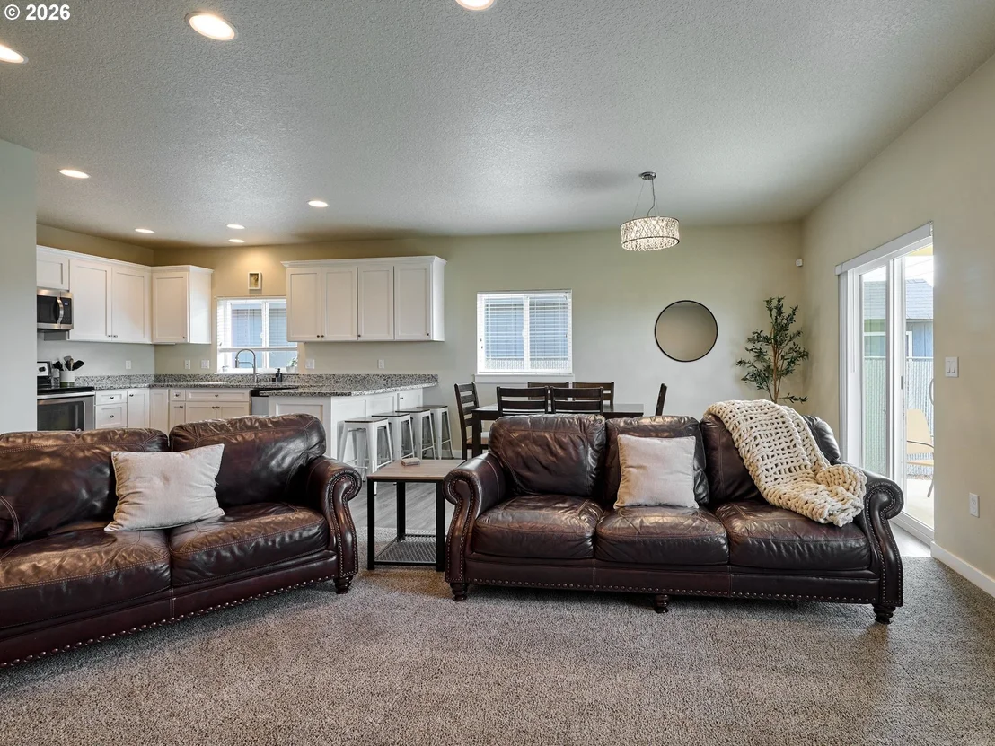Photo of 542 E ELM LOOP