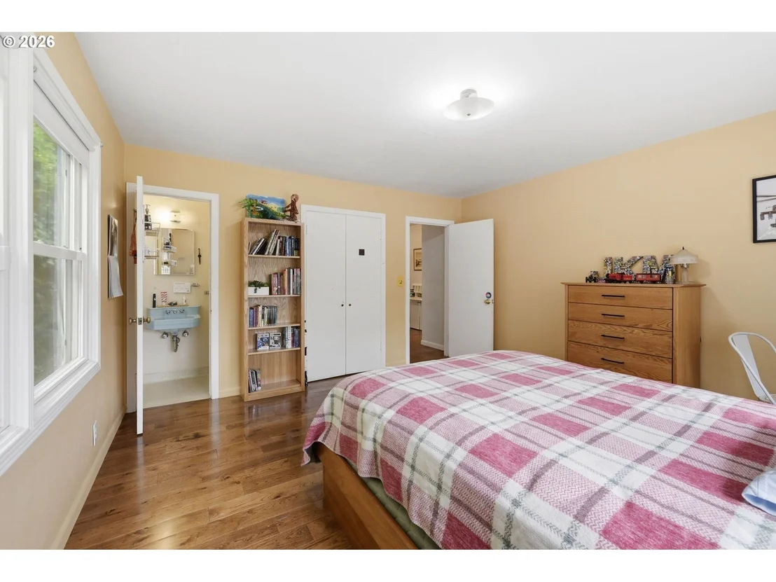 Photo of 28 W 22nd AVE